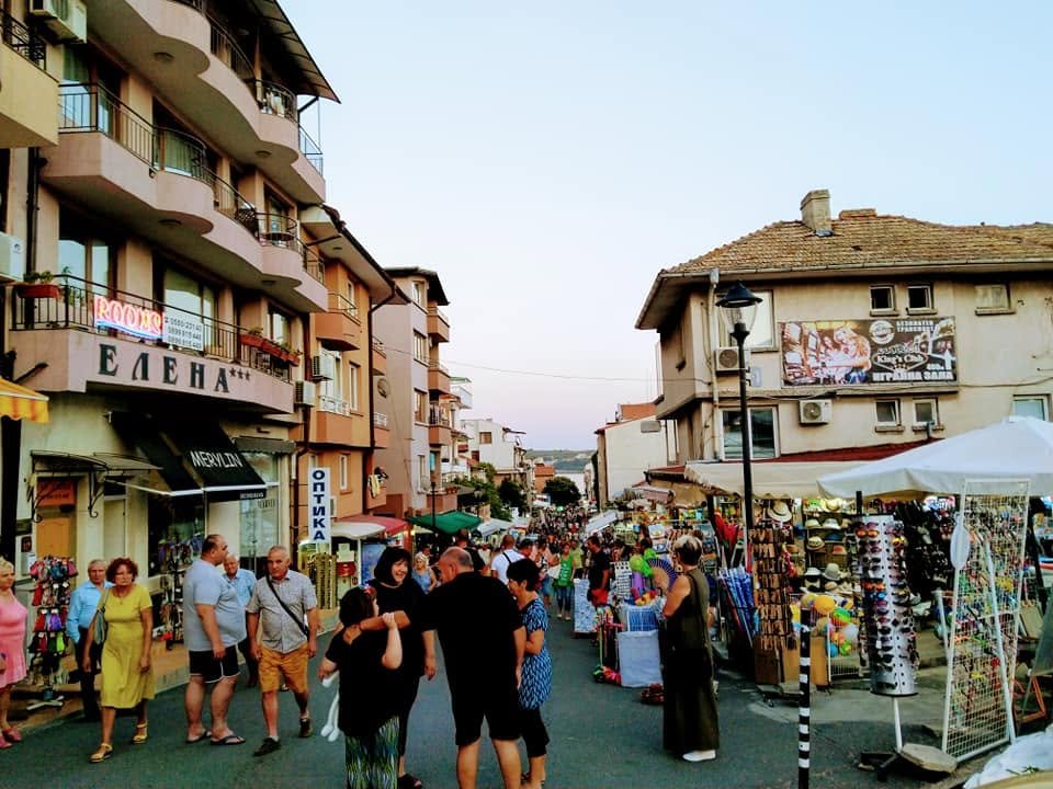 Нови ограничения в Созопол: Без тротинетки по „Веселата улица“ и без АТВ-та в Стария град