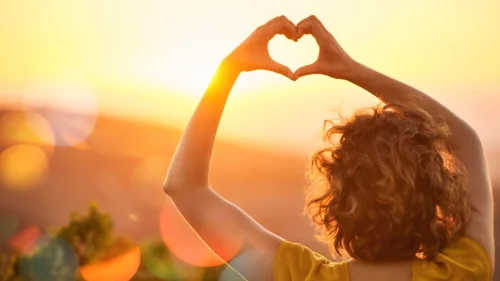 Слънце на Цветница, но с капани следобед: Кратки валежи и сняг над 2000 м