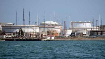 България е в готовност да пусне горива от резерва: Разполагаме с над 1 млн. тона петролни запаси към 10 март