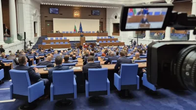 Парламентът обсъжда удължителния бюджет