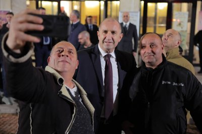 Румен Радев от Шумен: Време е да изхвърлим модела &bdquo;Пеевски-Борисов&ldquo; (СНИМКИ)