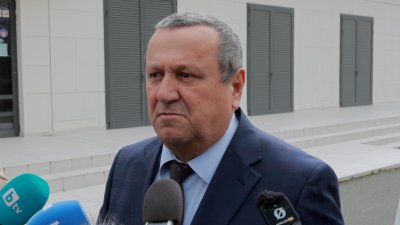 Адемов от Бургас: Няма опасност за социалните плащания