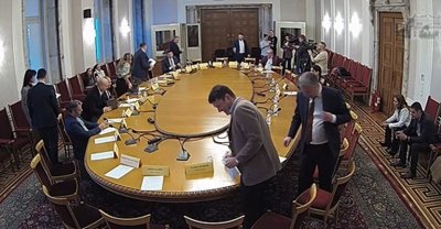 Няма кворум в енергийната комисия, риск за 437 млн. евро по Плана за възстановяване