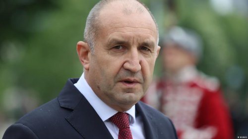 Радев атакува кабинета за договора с Украйна: Не ни въвличайте във война