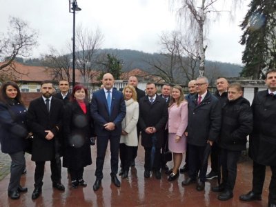 Радев във Велико Търново: Не разчитаме на социологията, а на хората