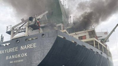 Пет кораба ударени в Персийския залив и Ормузкия проток: загинал моряк, плаването почти спира