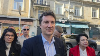 Крум Зарков регистрира листата на БСП в Бургас