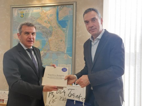 Бургас натиска за директни полети до Испания