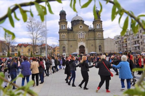 Великден в Бургас: Пасхалната служба на живо, големи екрани и безплатни нощни автобуси