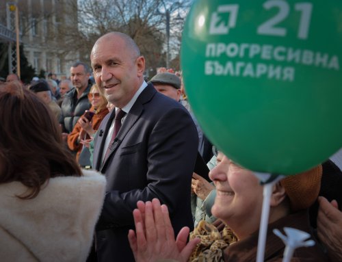 Радев на тур в три града за ден: Срещи със симпатизанти