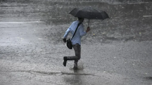 Април започва с опасно време: Жълт код за валежи