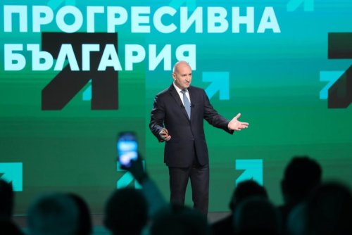 Първи резултати: Безапелационна победа на Румен Радев