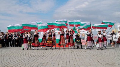 148 години свобода: Бургас отдаде почит с тържествен марш и молитва