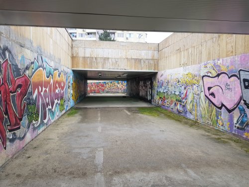 Подлезът до БДУ в Бургас се превърна в &bdquo;обществена тоалетна&ldquo;: Граждани искат спешни мерки