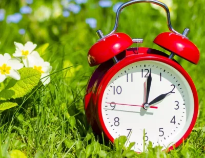 Часовниците се местят с час напред тази нощ