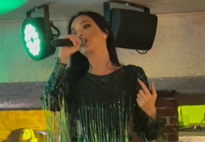 Галена подпали ресторант в Бургас: Качи се на маса и вдигна всички на крака (ВИДЕО)