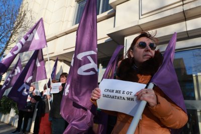 Пощите спряха работа в цялата страна: 5100 служители са на минимална заплата