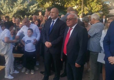 Радев тръгна от Карнобат: &bdquo;Ще изгоним крадците&ldquo; и ще проверяваме имоти и сметки