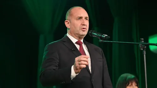 Радев с послание за Великден: &bdquo;Да променим съдбата си като народ&ldquo;