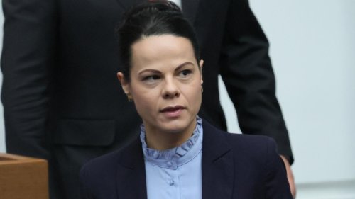 Министър Ивкова нареди пълно разследване на две смъртни случаи в болници