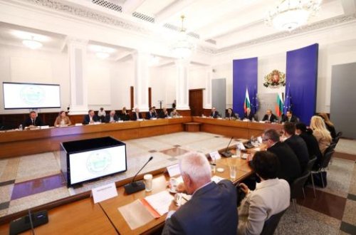 &bdquo;Кошница с грижа&ldquo;: Държавата и веригите договарят до 30% по-ниски цени на основни храни