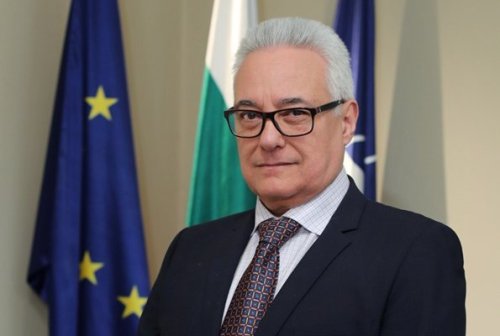 Новата власт готви Марин Райков за наш посланик в Атина