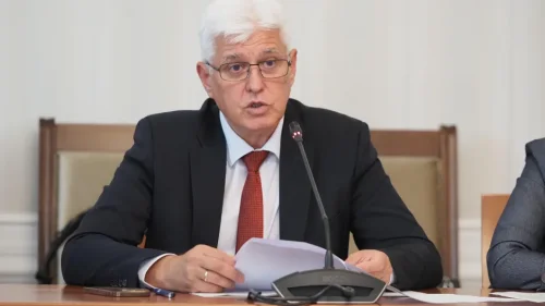 България спира нови доставки на оръжия за Украйна, МО готви 5% разходи за отбрана до 2030 г.
