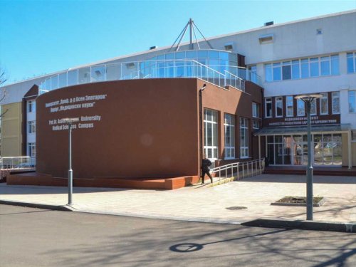 Гимназия в Бургас предлага ранна подготовка за медицина и AI срещу 125 евро на месец