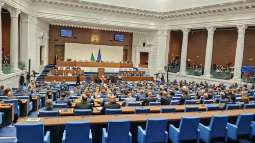 Парламентът обсъжда нов дълг за 3,8 млрд. евро