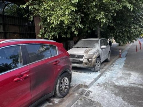 Опит за палеж на автомобили на българското посолство в Скопие, полицията издирва извършителя
