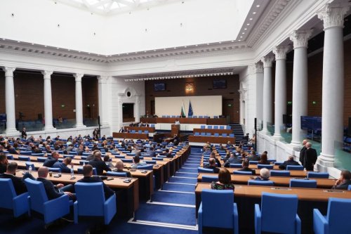 Бюджет 2026 влиза в парламента: дефицит 5,7% и по-скъпи винетки с 30%