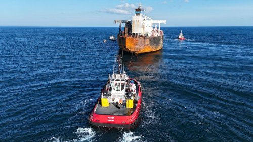 След сигнали за петна в морето: Проверяват района около танкера &bdquo;Кайрос&ldquo;