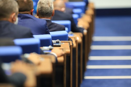 Кабинетът сваля акциза на пропан-бутана и дава 170 млн. евро помощ: Какво ще стане с цените на колонката
