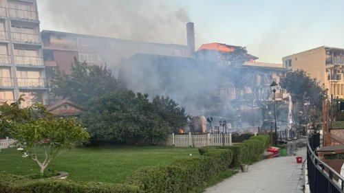 Пожар в Новия град на Созопол изпепели ресторант и вдигна туристите на крак