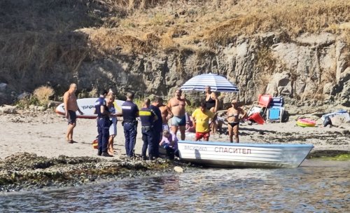 Трагедия на плажа в Царево: Турист се удави край Василико (СНИМКИ)