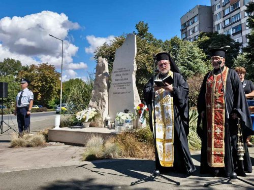 ЧЕТИРИ ГОДИНИ ПО-КЪСНО: Бургас почита паметта на загиналите полицаи Атанас Градев и Йордан Илиев