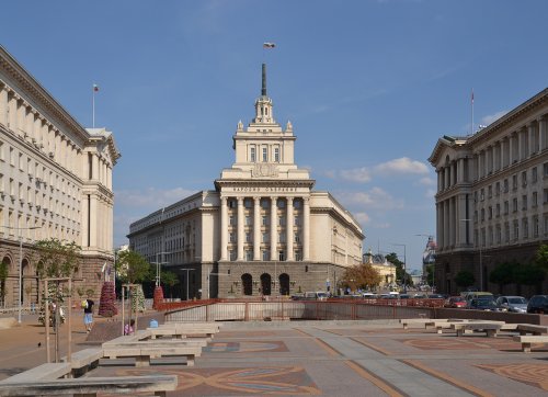 Парламентът затегна правилата: 33% жени в бордовете или глоби до 20 000 евро