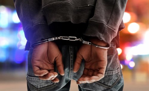 АКЦИЯ В ПОМОРИЕ! Осъждан пловдивчанин изхвърли плик с метамфетамин при полицейска проверка