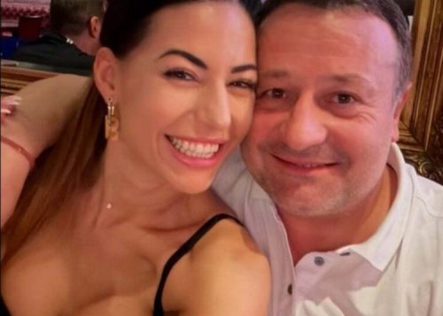 Рачков падна на коляно пред 3000 души в Пловдив: Вики каза &bdquo;Да&ldquo; на Античния театър