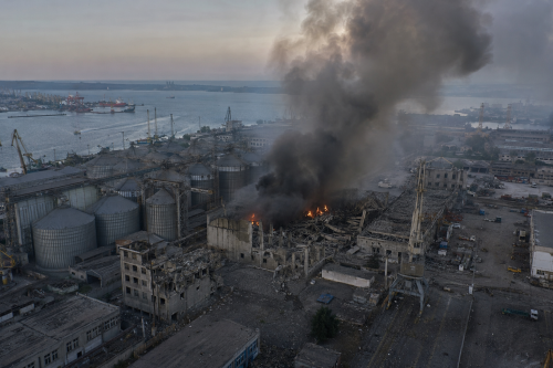 Войната влиза в нов етап: Под натиск са морските и сухопътните маршрути на Украйна