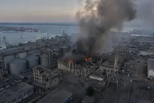 Войната влиза в нов етап: Под натиск са морските и сухопътните маршрути на Украйна