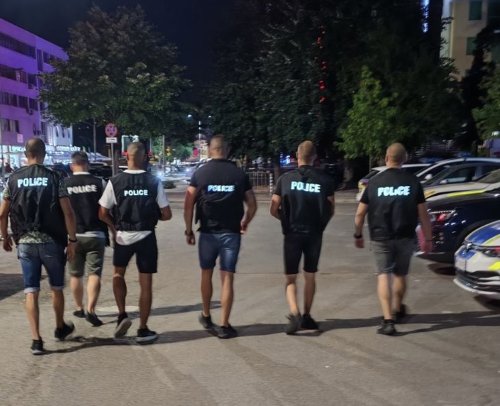 Удар в Слънчев бряг: Полиция нахлу в заведения и търговски обекти, четирима са задържани (СНИМКИ)