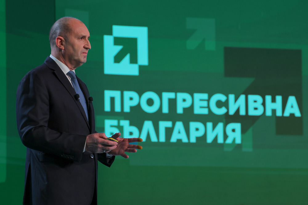 &bdquo;Прогресивна България&ldquo; избухва: Убедителен лидер преди изборите
