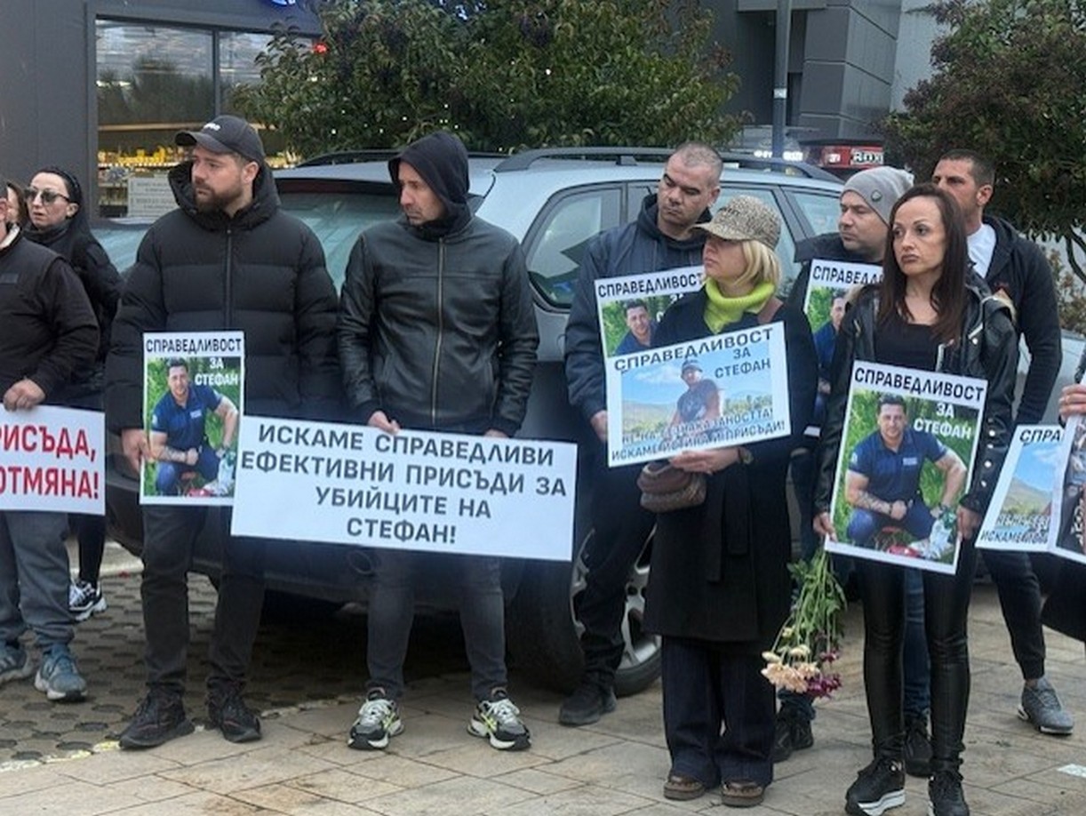 Траур и протест: Искат цялата истина за смъртта на Стефан Денев