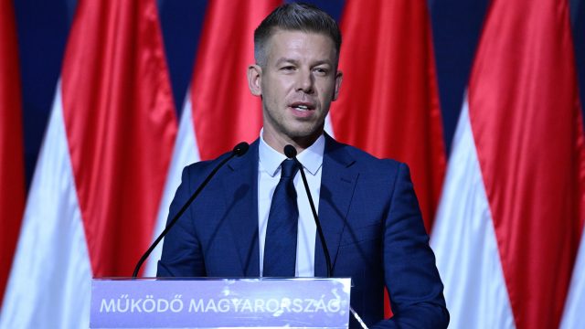 Край на ерата &bdquo;Орбан&ldquo;: Петер Мадяр печели изборите и взема 138 места в парламента