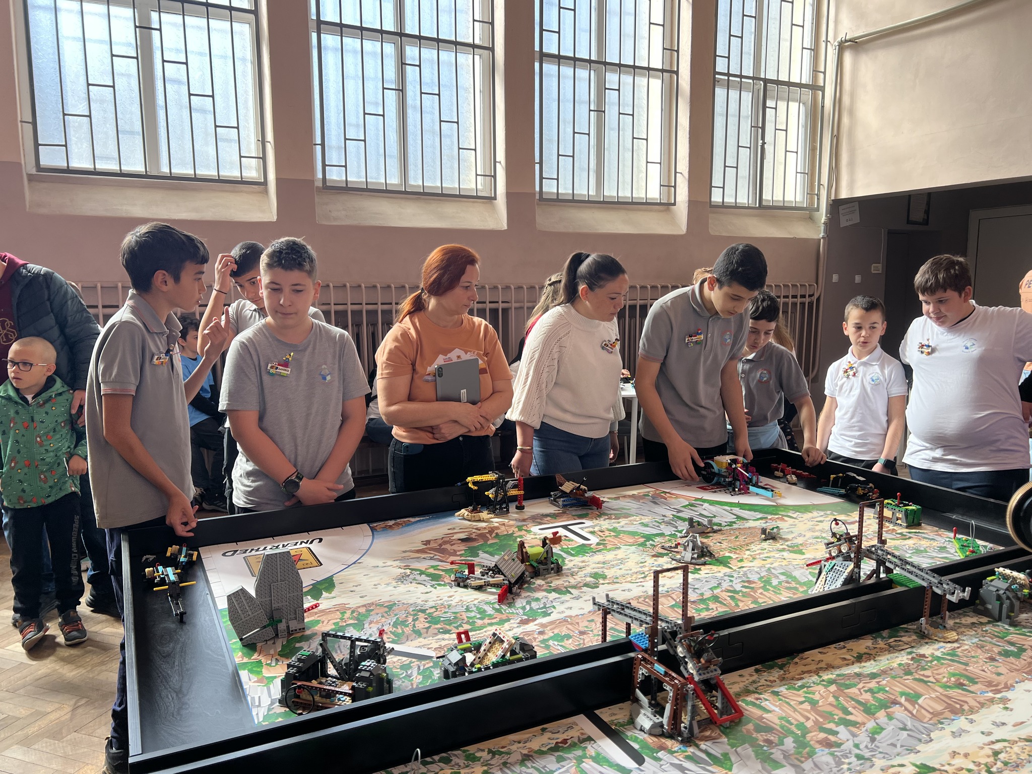 Бургас стана столица на роботиката: Над 40 отбора в битка с LEGO роботи