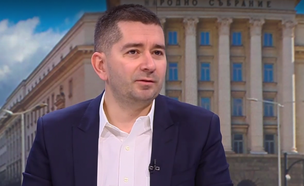 Слави Василев предизвика Бойко Борисов и други лидери на &bdquo;състезание&ldquo;