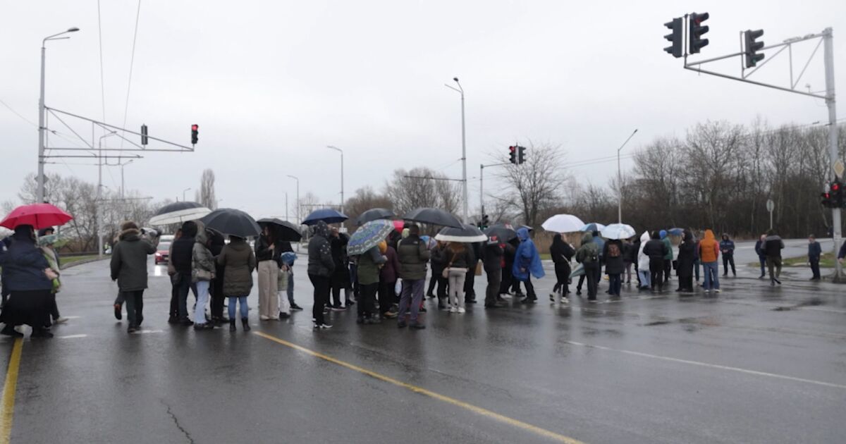 Път като след война: Протест в Бургас заради опасна отсечка