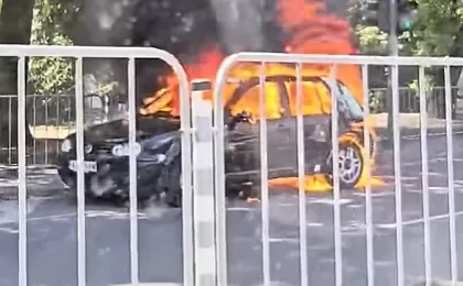 Кола пламна на бул. &bdquo;Демокрация&ldquo; в Бургас