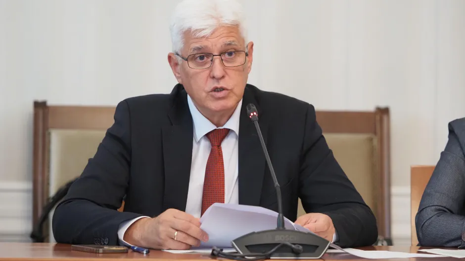 България спира нови доставки на оръжия за Украйна, МО готви 5% разходи за отбрана до 2030 г.